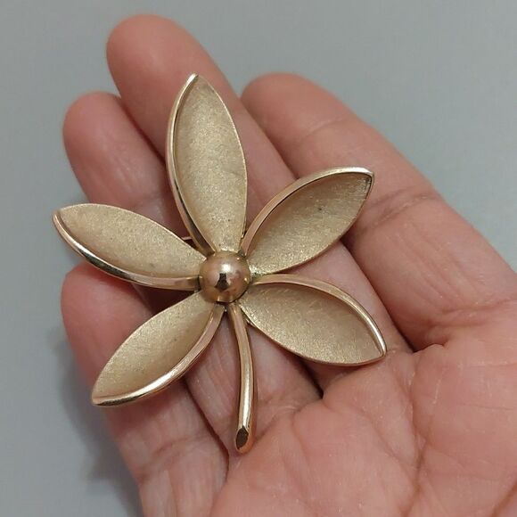 Trifari Jewelry - Vintage Crown Trifari Flower Brooch Pin in Antique Gold Tone Finish